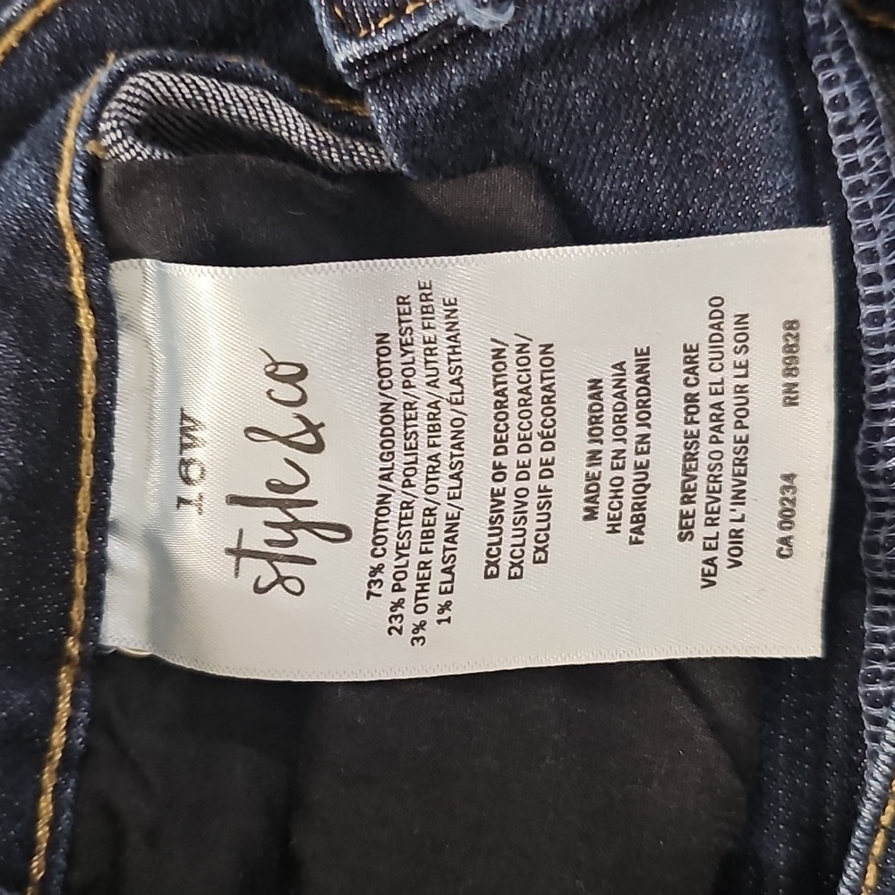 Style & Co - Curvy Boyfriend Jeans, Midrise - 16W - Good Condition Used - Picture 5 of 6